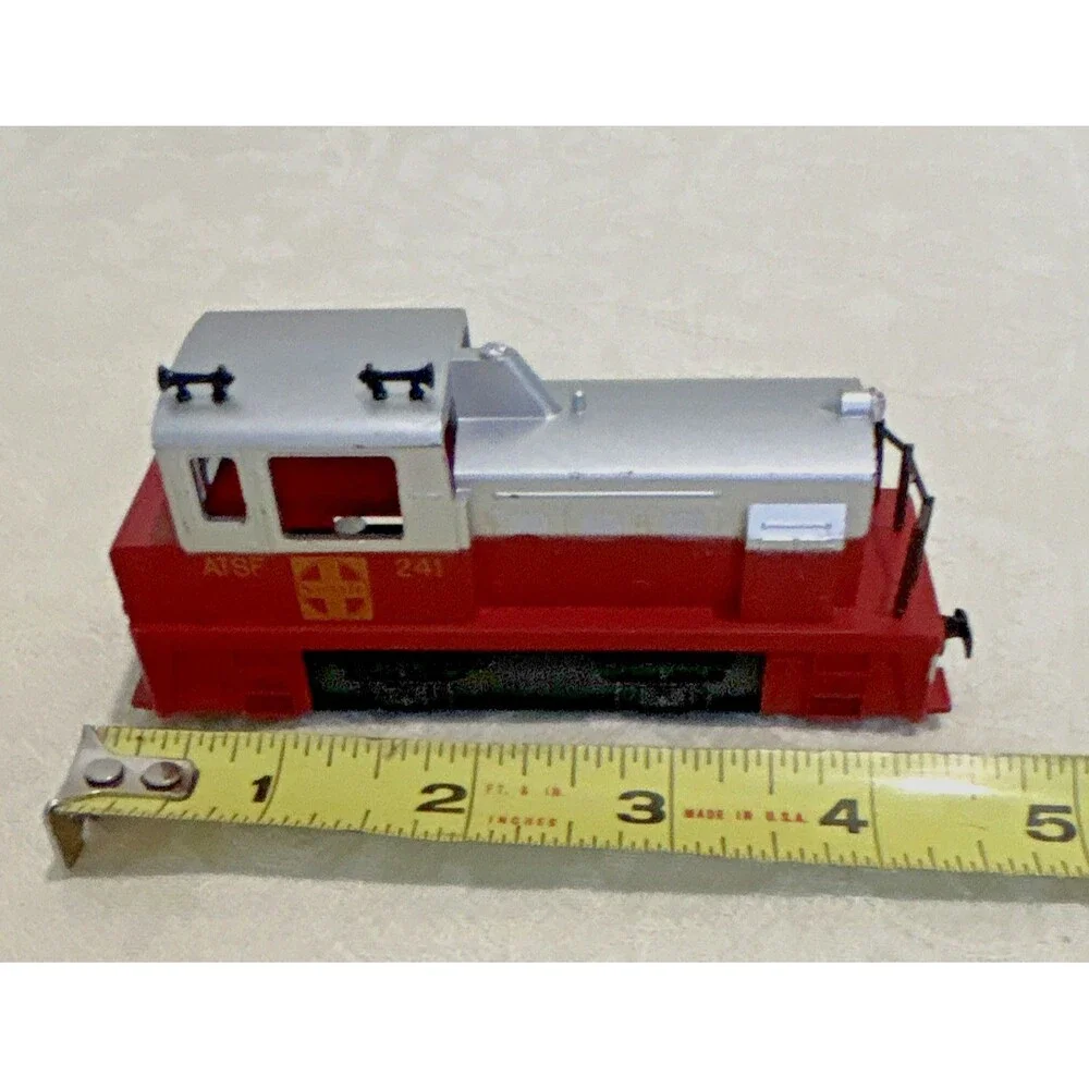 Vintage Tyco HO Scale Santa Fe 241 Diesel Switcher Caboose E899 Transformer Lot